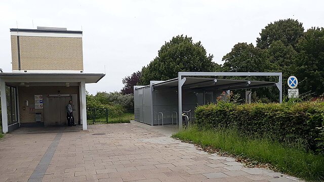 Für 175.000 Euro hat die Stadt Rendsburg auf der Südseite des Nord-Ostsee-Kanals eine Fahrradstellplatzanlage bauen lassen, doch genutzt wird sie kaum.