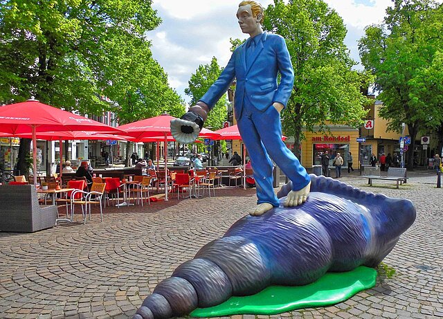 Die der Stadt Ahrensburg geschenkte Skulptur „Muschelläufer" war marode und hätte für 29.000 Euro saniert werden müssen.