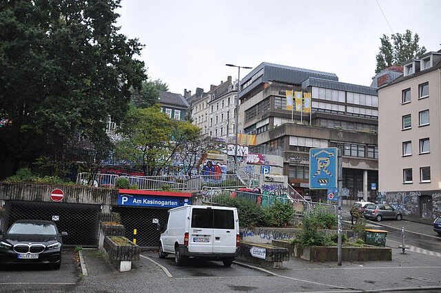 In Wuppertal wurde ein Parkhaus für 4,1 Mio. Euro saniert. Da sich die Stadt nicht rechtzeitig um einen Betreiber gekümmert hat, blieb es zu.