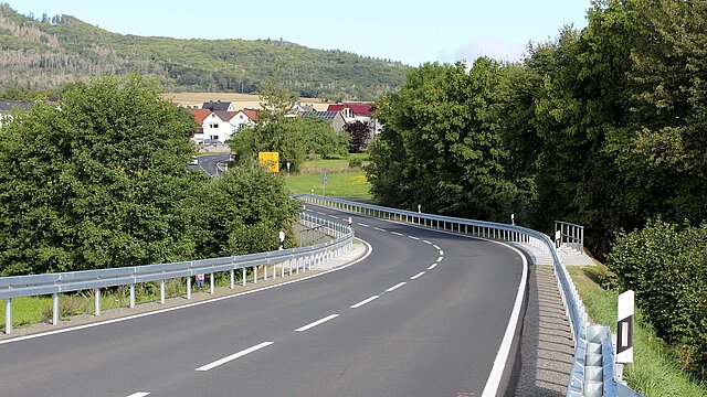 Sanierung der B453 in Hessen - geprägt von Kostensteigerungen und Verzögerungen