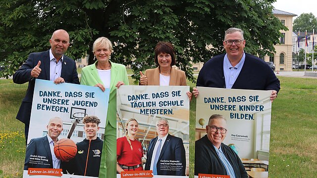 André Jürgens (Rostock Seawolves), Bildungsministerin Simone Oldenburg, Anne-Kathrin Klötzer, Handwerkskammer Ostmecklenburg-Vorpommern und Kay Czerwinski, Vorsitzender des Landeselternrats Mecklenburg-Vorpommern