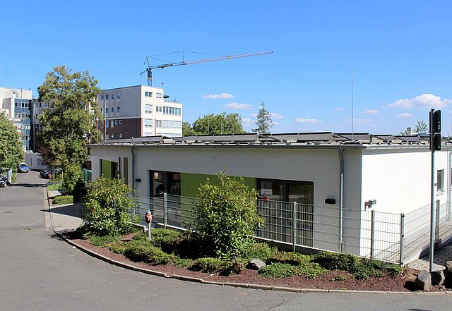 Bei der Planung eines Kindergartens im mittelhessischen Lich wurde der Hubschrauberlandeplatz in unmittelbarer Nachbarschaft außer Acht gelassen.